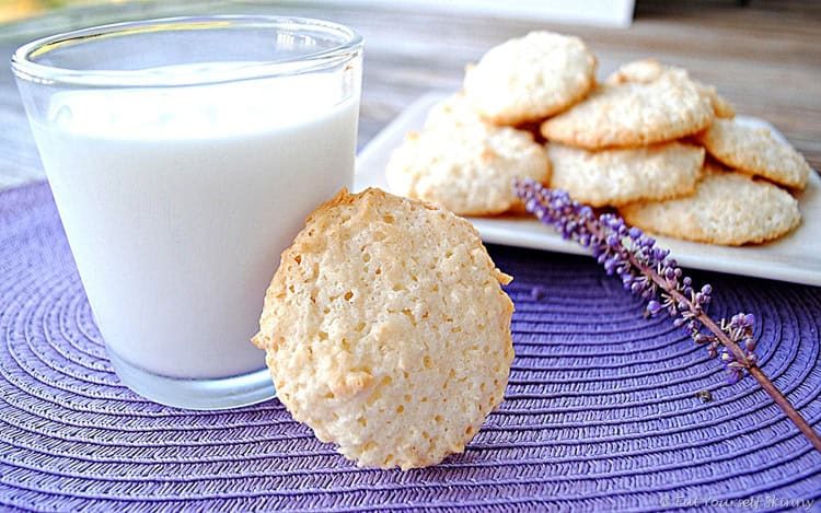 Angelic Macaroons for the table