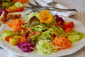 Az Kalorili Salata Çeşitleri ve 7 Diyet Salata