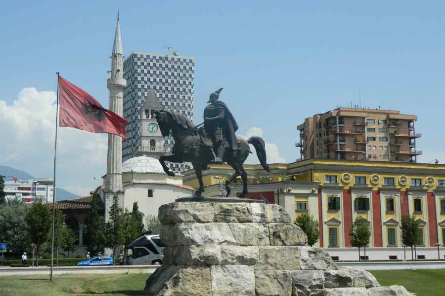 Arnavutluk Tiran Gezilecek Yerler ve Gezi Notları