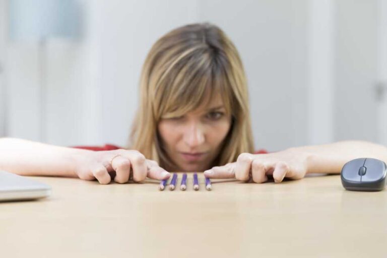 obsesif kompulsif kişilik bozukluğu (okb) belirtileri ve tedavisi