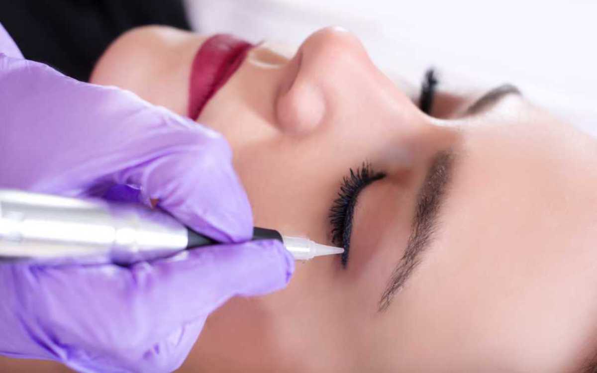 Kalıcı Eyeliner Nasıl Uygulanır? Ne Kadar Süre Kalır?