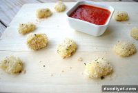 Crispy Baked Mozzarella Bites with Marinara Dipping Sauce