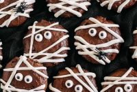 Halloween Chocolate Mummy Cookies