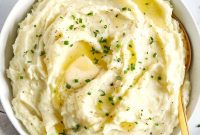 Creamy Mashed Potatoes with Greek Yogurt and Garlic