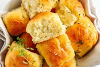 Soft Homemade Honey Butter Dinner Rolls Recipe
