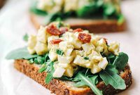 Avocado and Egg White Salad with Lemon Dill Dressing
