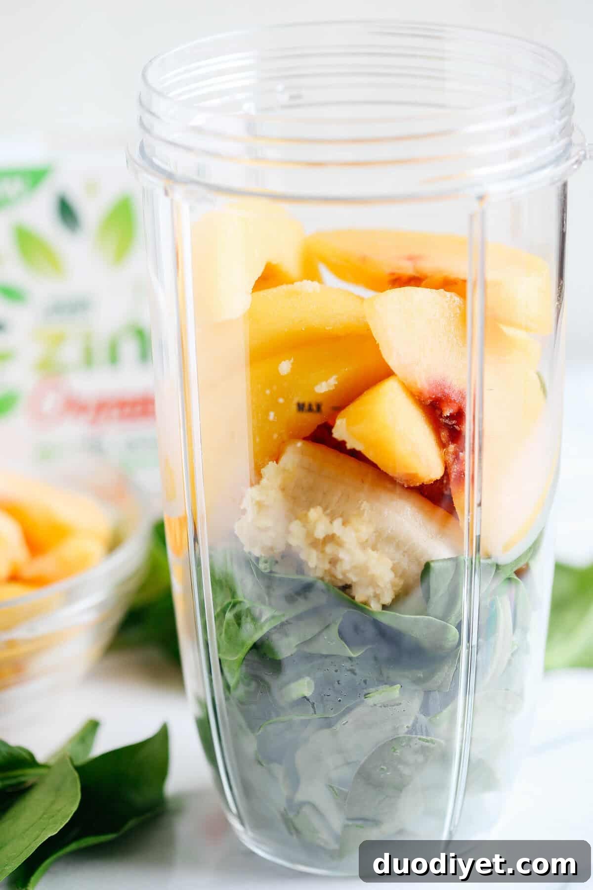 This delicious Ginger Peach Detox Smoothie is sweet, creamy and super refreshing!
