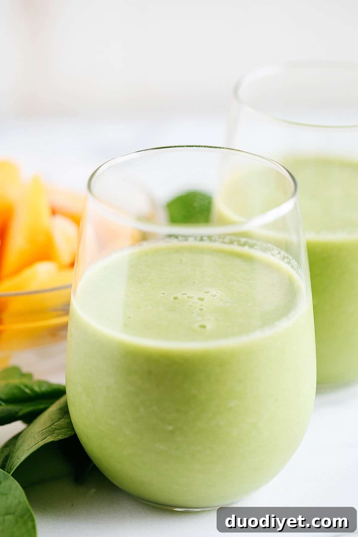 This delicious Ginger Peach Detox Smoothie is sweet, creamy and super refreshing! 