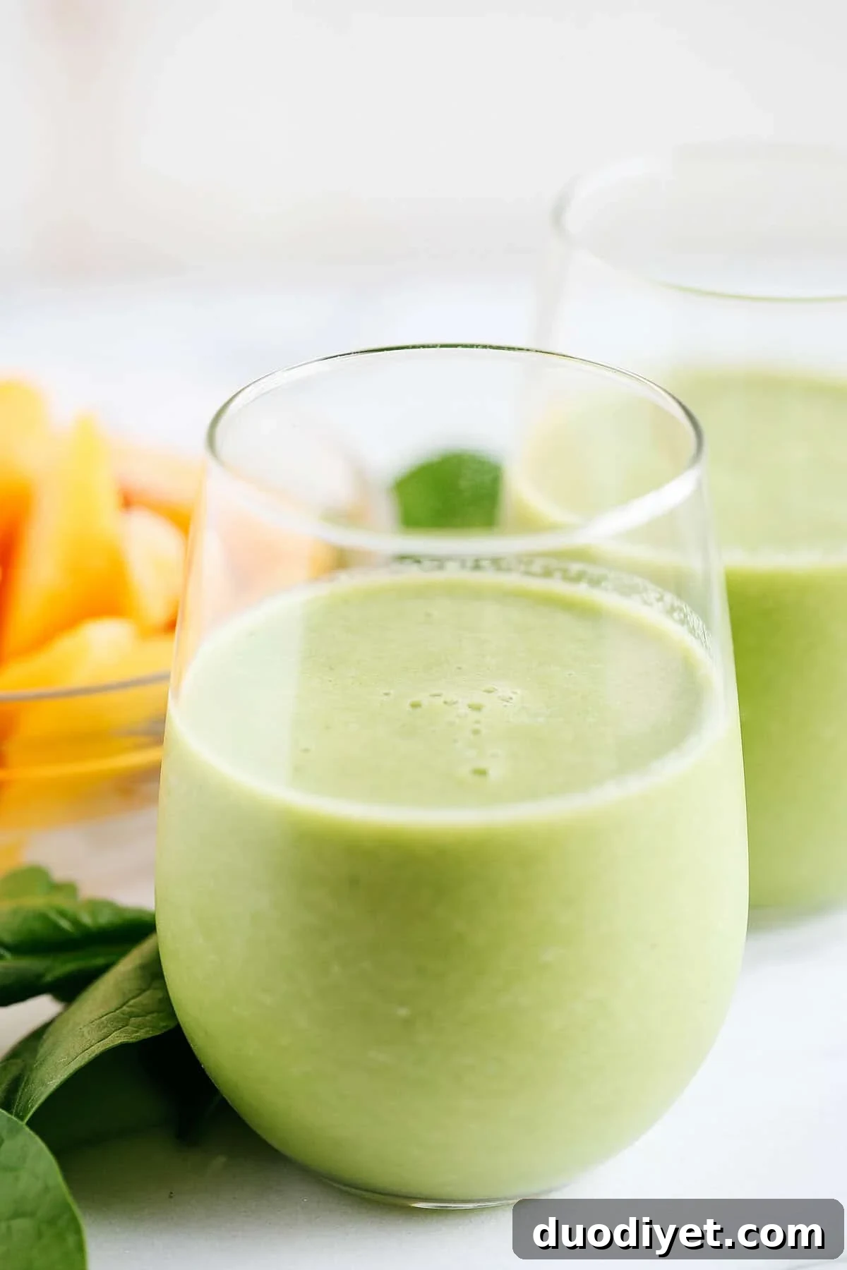 This delicious Ginger Peach Detox Smoothie is sweet, creamy and super refreshing!