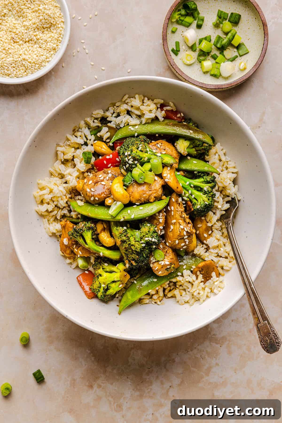 This Healthy Cashew Chicken Stir Fry is the perfect weeknight meal that is quick and easy to make, full of fresh veggies and tossed together in a delicious homemade peanut sauce!
