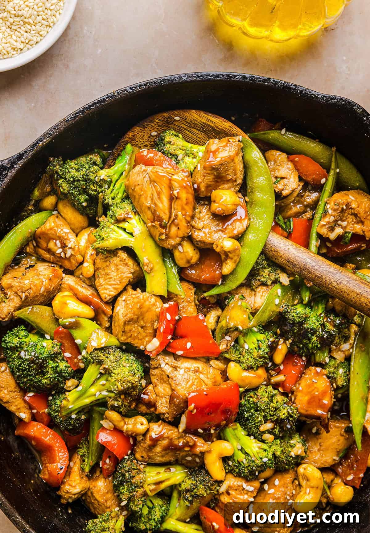 This Healthy Cashew Chicken Stir Fry is the perfect weeknight meal that is quick and easy to make, full of fresh veggies and tossed together in a delicious homemade peanut sauce!