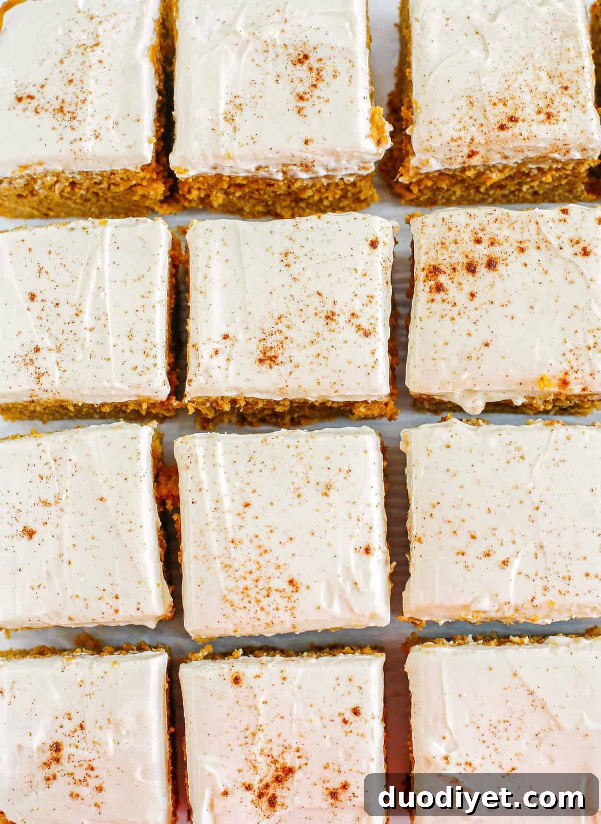 Low-Calorie Pumpkin Bars for Fall Baking 3 These Healthier Pumpkin Bars are moist, taste just like cake, and are made without any butter, oil or refined sugar! Topped with a delicious maple cream cheese frosting and loaded with so much pumpkin flavor!
