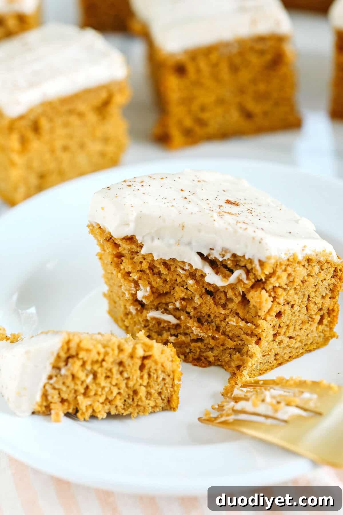 Low-Calorie Pumpkin Bars for Fall Baking 5 These Healthier Pumpkin Bars are moist, taste just like cake, and are made without any butter, oil or refined sugar! Topped with a delicious maple cream cheese frosting and loaded with so much pumpkin flavor!