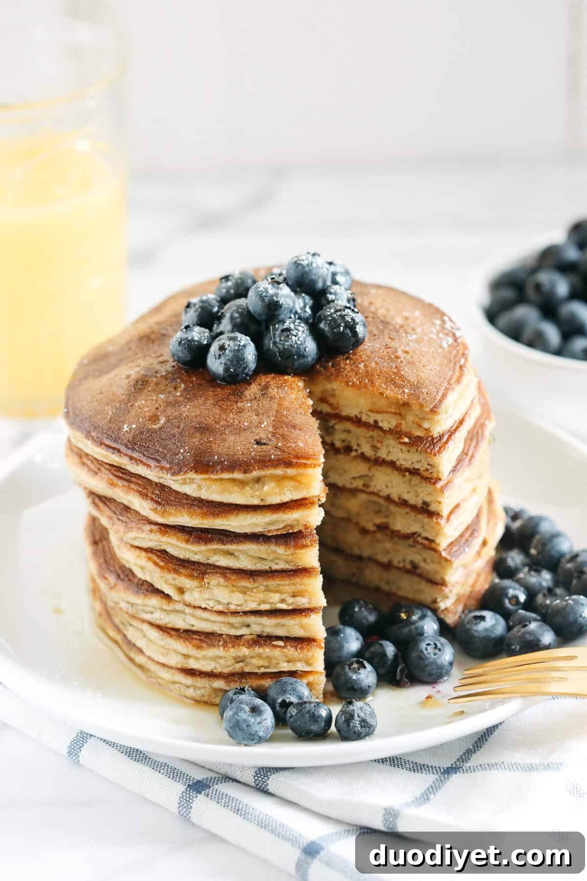 Fluffy Almond Flour Pancakes with Blueberries and Bananas 3 Start your morning with these fluffy blueberry banana pancakes that are grain-free, gluten-free and refined sugar-free made with almond flour for an easy delicious breakfast!