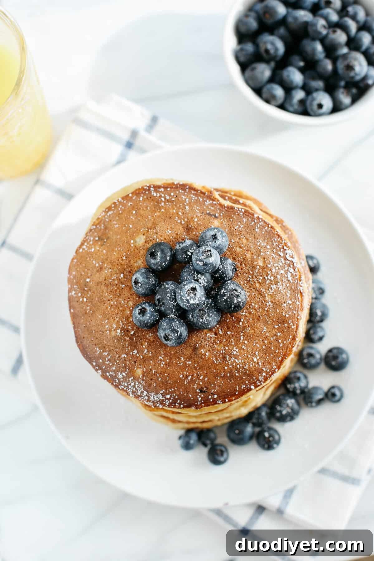 Fluffy Almond Flour Pancakes with Blueberries and Bananas 4 Start your morning with these fluffy blueberry banana pancakes that are grain-free, gluten-free and refined sugar-free made with almond flour for an easy delicious breakfast!