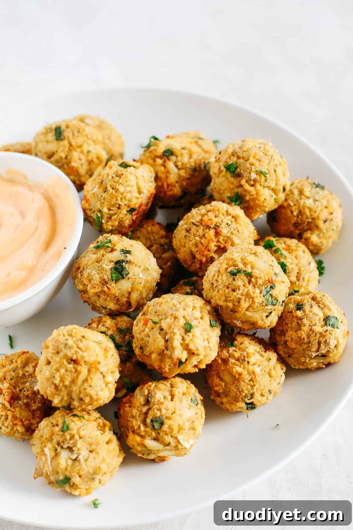 Oven-Baked Crab Cake Bites with Sriracha Dip 5 Baked Crab Cake Balls with Sriracha Dipping Sauce