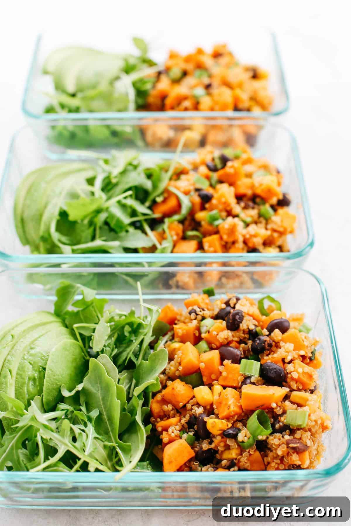 This Sweet Potato & Black Bean Quinoa Bake is healthy and delicious with all your favorite Mexican flavors easily baked together in a single casserole dish! #glutenfree #dairyfree #vegan #mealprep