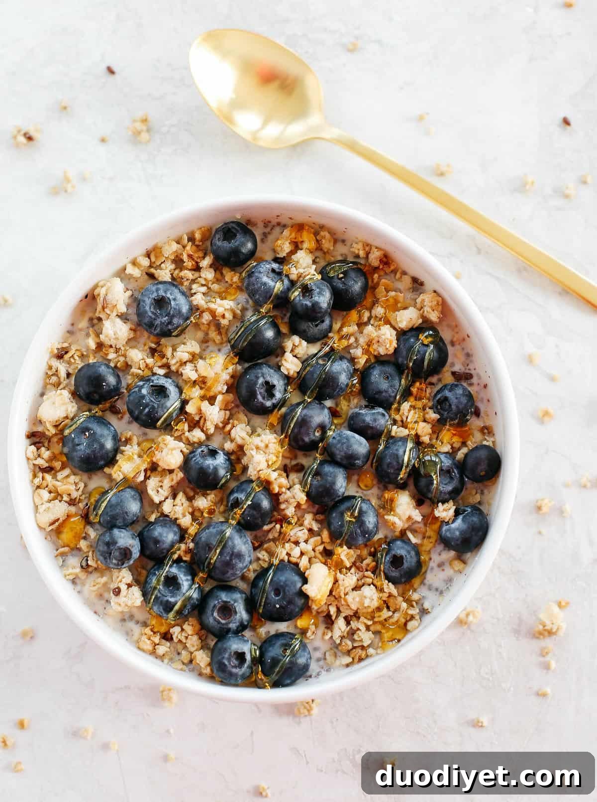Creamy Blueberry and Granola Overnight Oats Recipe 2 Blueberry and Granola Overnight Oats easily made in just minutes the night before giving you a deliciously healthy breakfast as soon as you wake up!