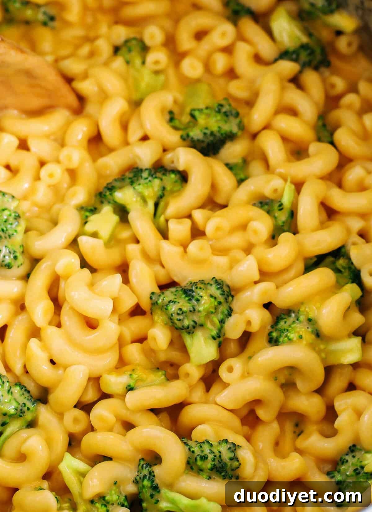 Creamy Instant Pot Mac and Cheese with Broccoli 3 Creamy and delicious Instant Pot Mac & Cheese with Broccoli easily made in under 10 minutes for the perfect comfort food meal your whole family will love!