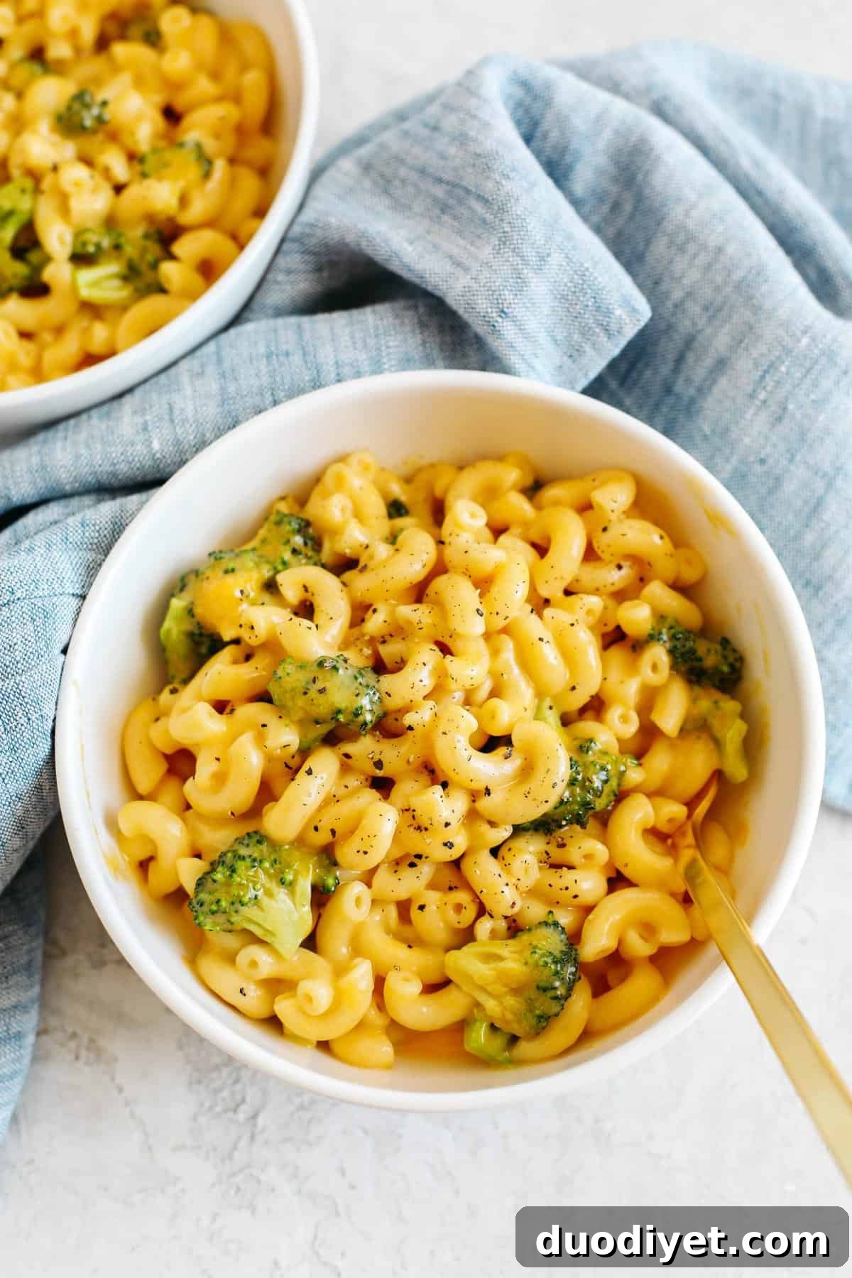 Creamy Instant Pot Mac and Cheese with Broccoli 4 Creamy and delicious Instant Pot Mac & Cheese with Broccoli easily made in under 10 minutes for the perfect comfort food meal your whole family will love!