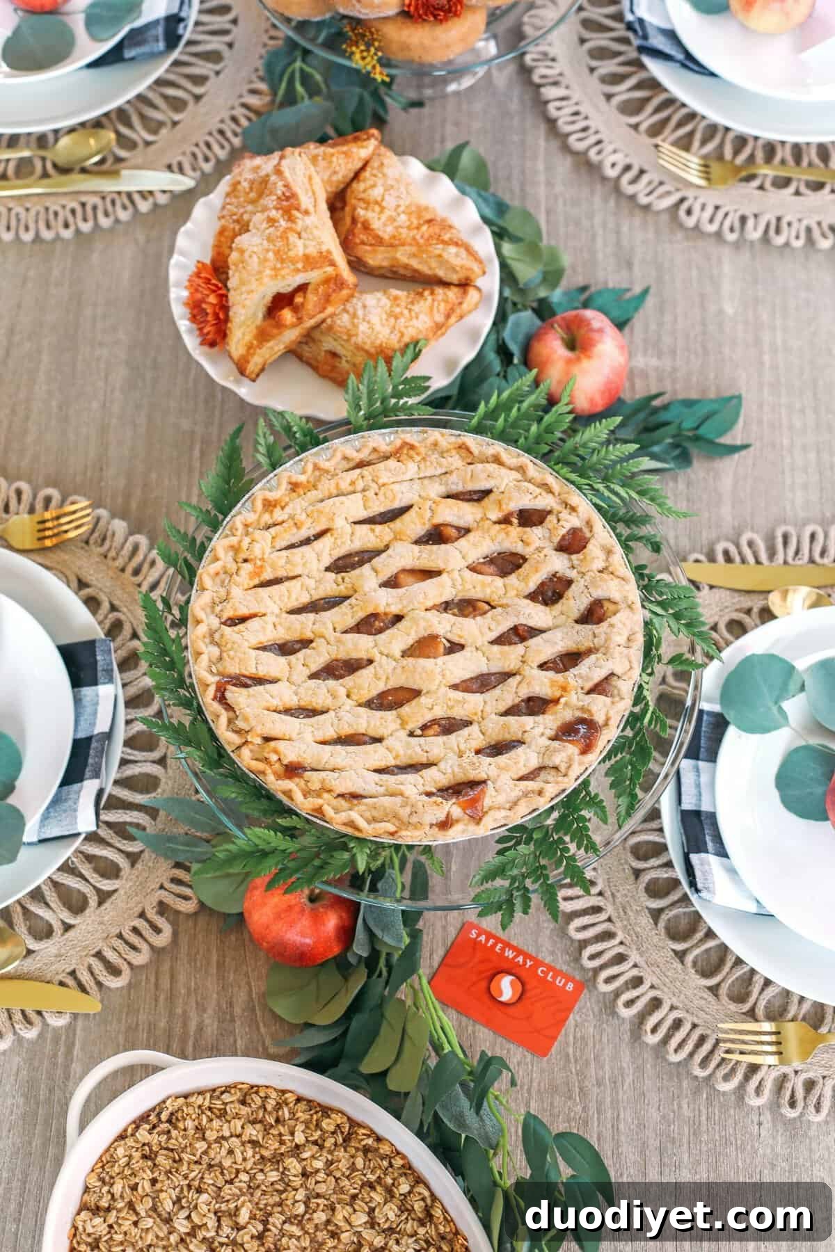 Whether hosting family this holiday or throwing together a quick brunch, here are some fun tips for creating a beautiful fall-inspired table!