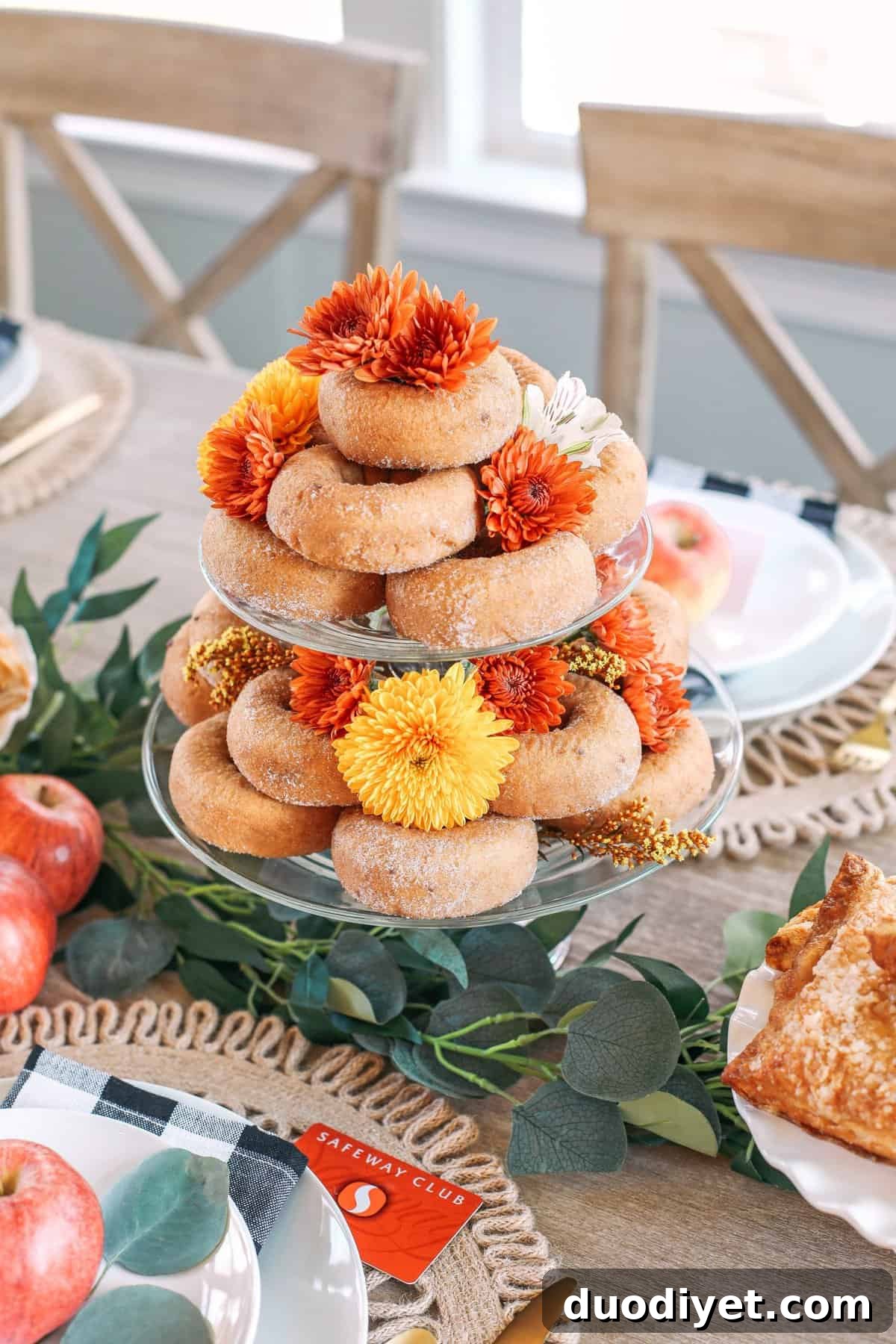 Whether hosting family this holiday or throwing together a quick brunch, here are some fun tips for creating a beautiful fall-inspired table!
