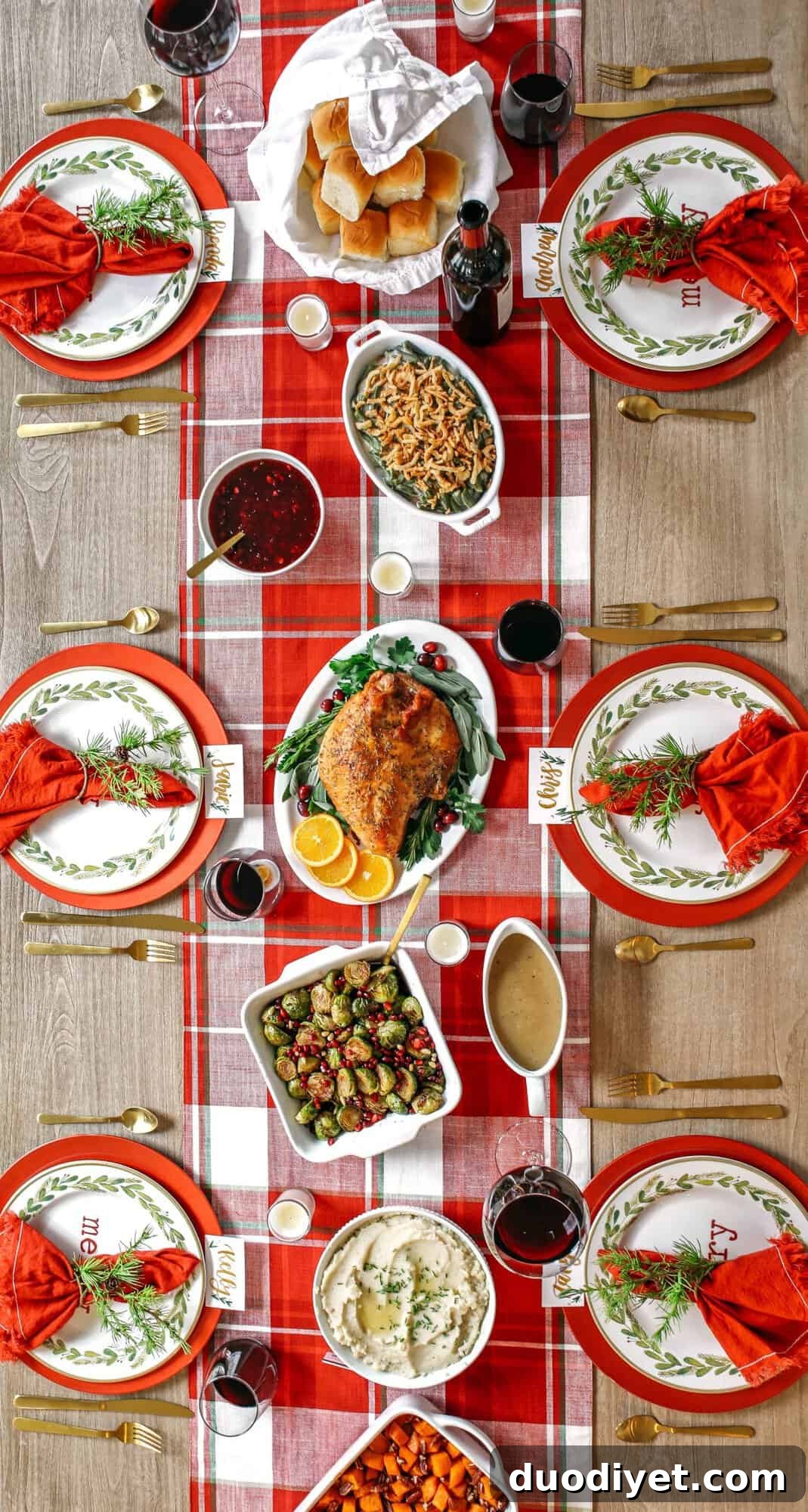 Celebrate the season and create lasting memories by a hosting a small holiday gathering this Christmas with classic dishes your family is sure to enjoy! 