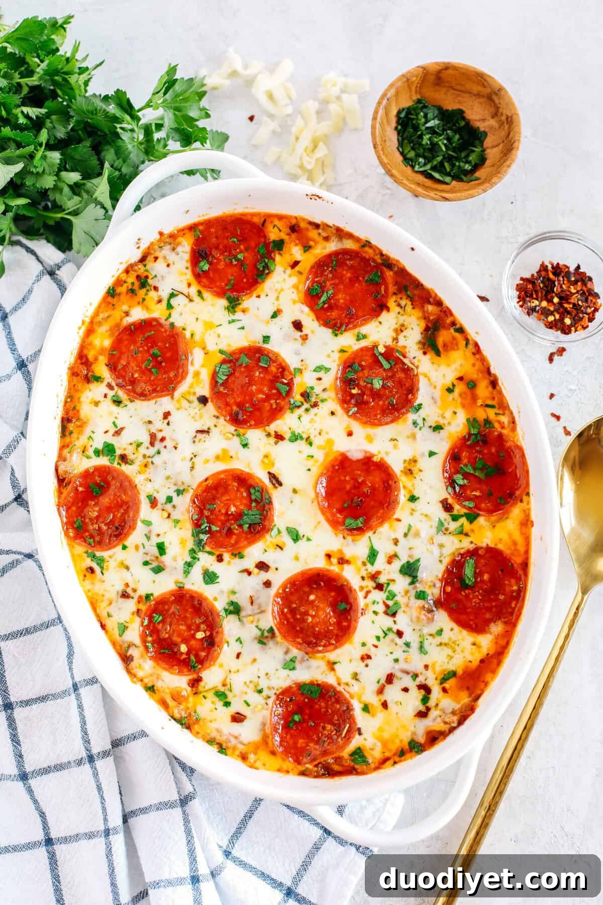 Low-Carb Cheesy Spaghetti Squash Pizza Casserole 4 This Spaghetti Squash Pizza Casserole is the perfect low carb comfort food that is delicious, super filling and made with seasoned ground beef, melty cheese and your favorite marinara!