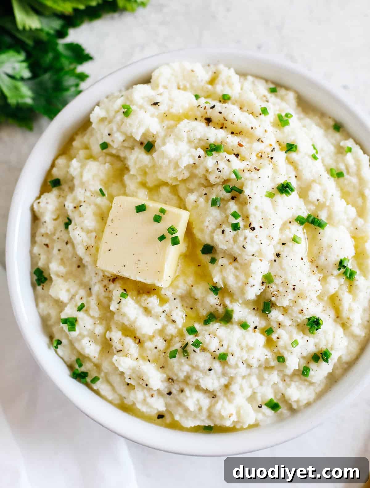 Creamy mashed cauliflower low carb keto side dish