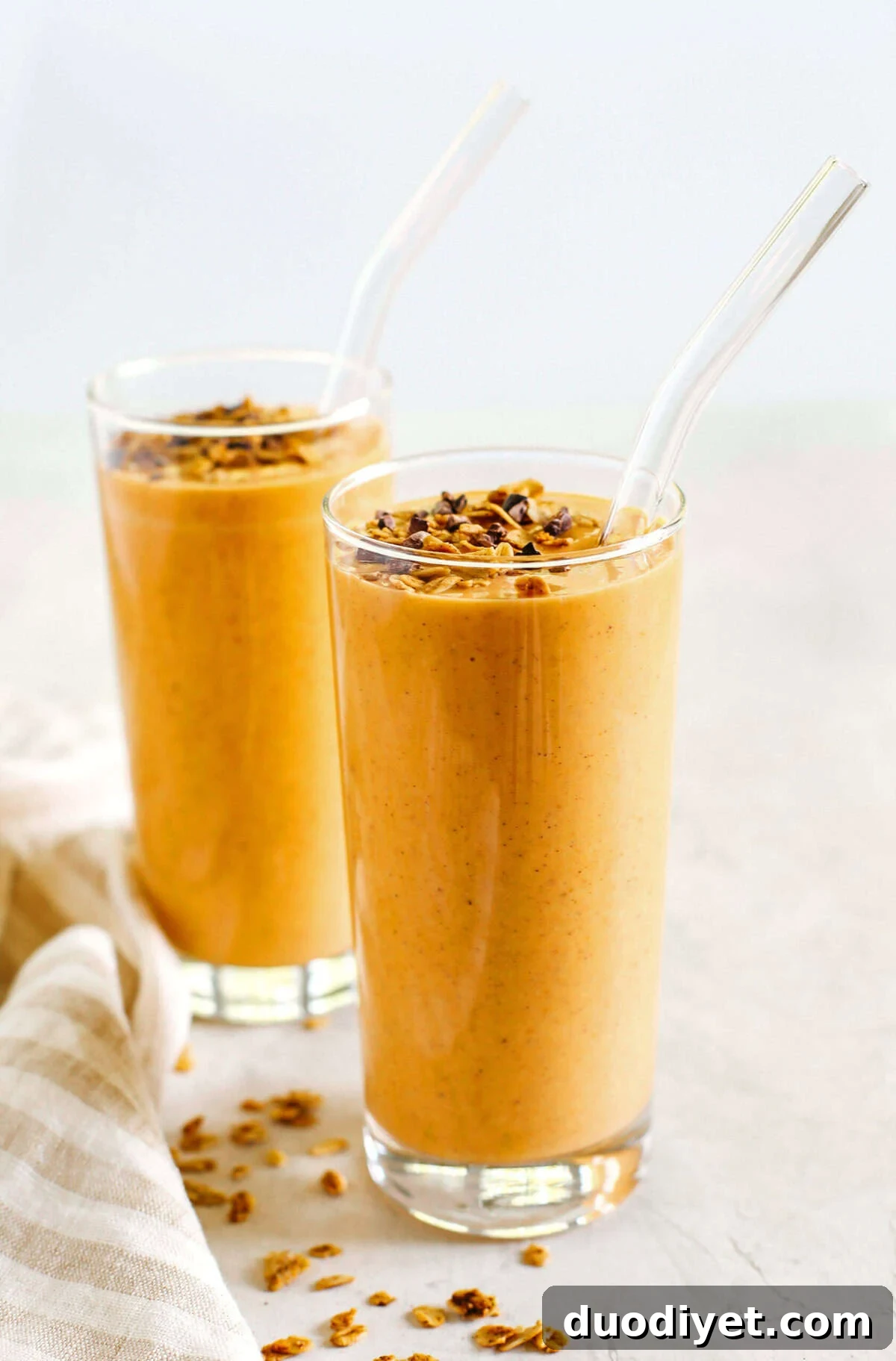 Creamy Pumpkin Spice Smoothie Recipe 5 Start your morning off with this thick and creamy Pumpkin Spice Smoothie that is healthy, delicious and loaded with all your fall favorites like pumpkin, apple, banana, Greek yogurt, maple syrup and warm spices!