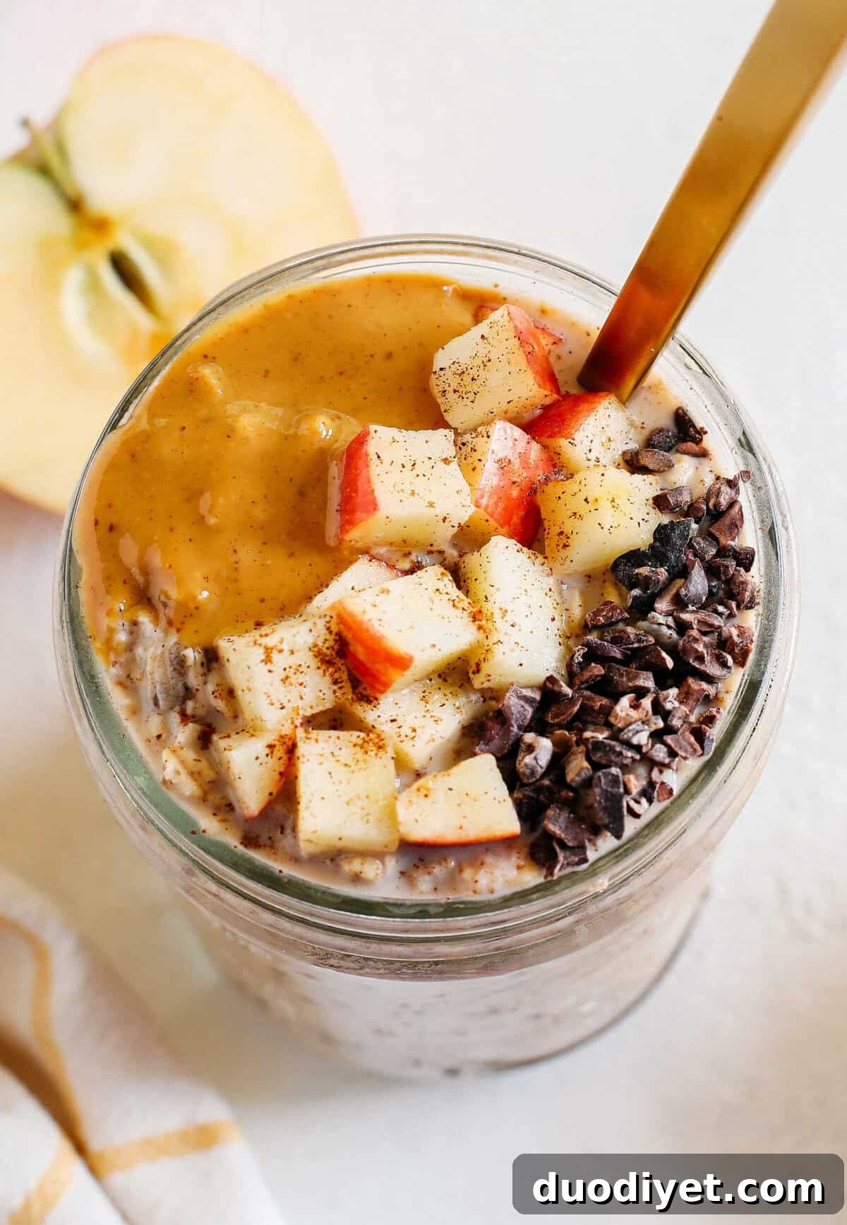 Delicious Apple Pie Overnight Oats easily made in just minutes the night before giving you a deliciously healthy breakfast as soon as you wake up!