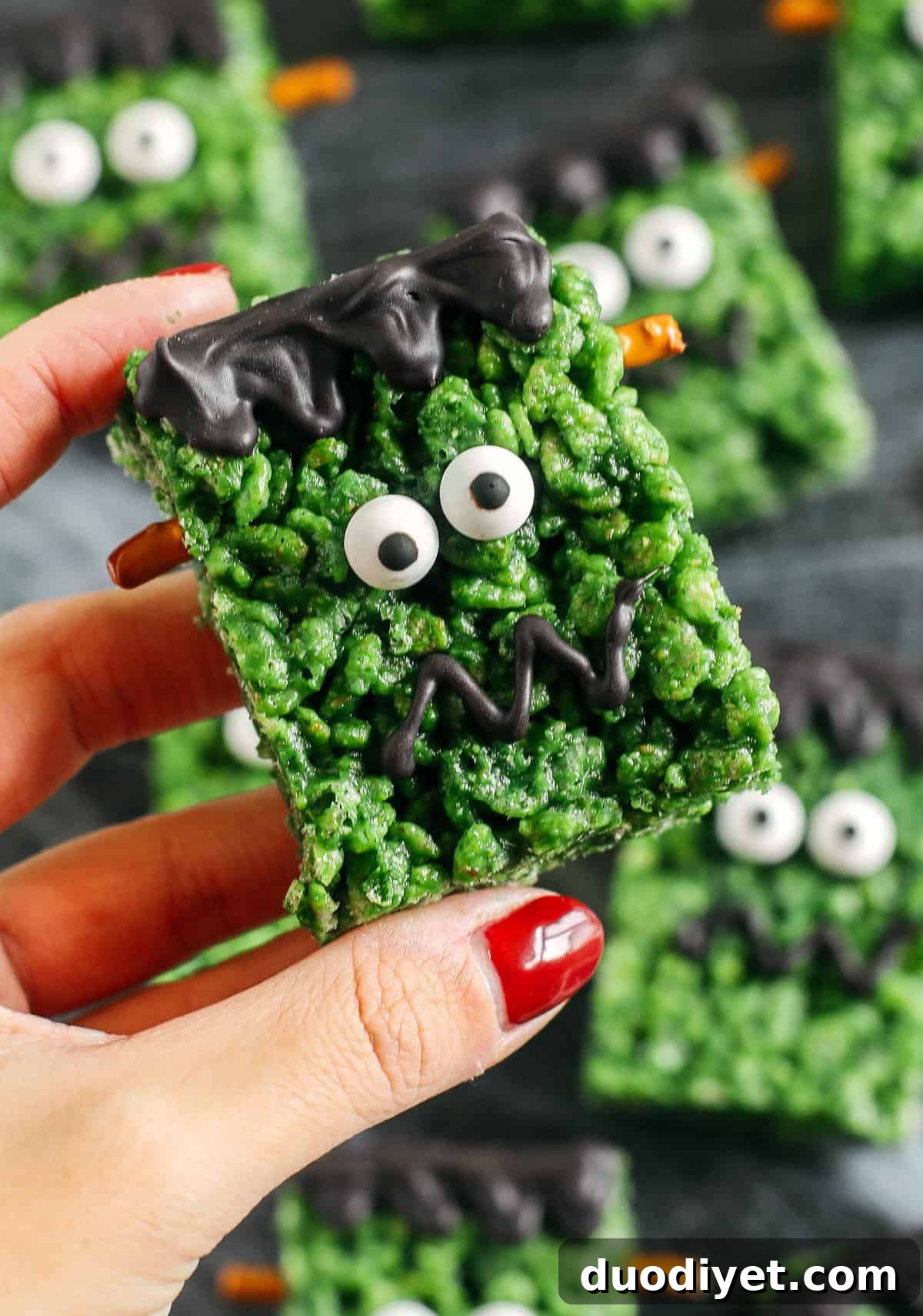 Delicious, melt-in-your-mouth spooky Frankenstein Rice Krispie Treats made healthier with creamy peanut butter, honey and vanilla easily made in just 15 minutes!  The perfect treat for Halloween that your kids will love!