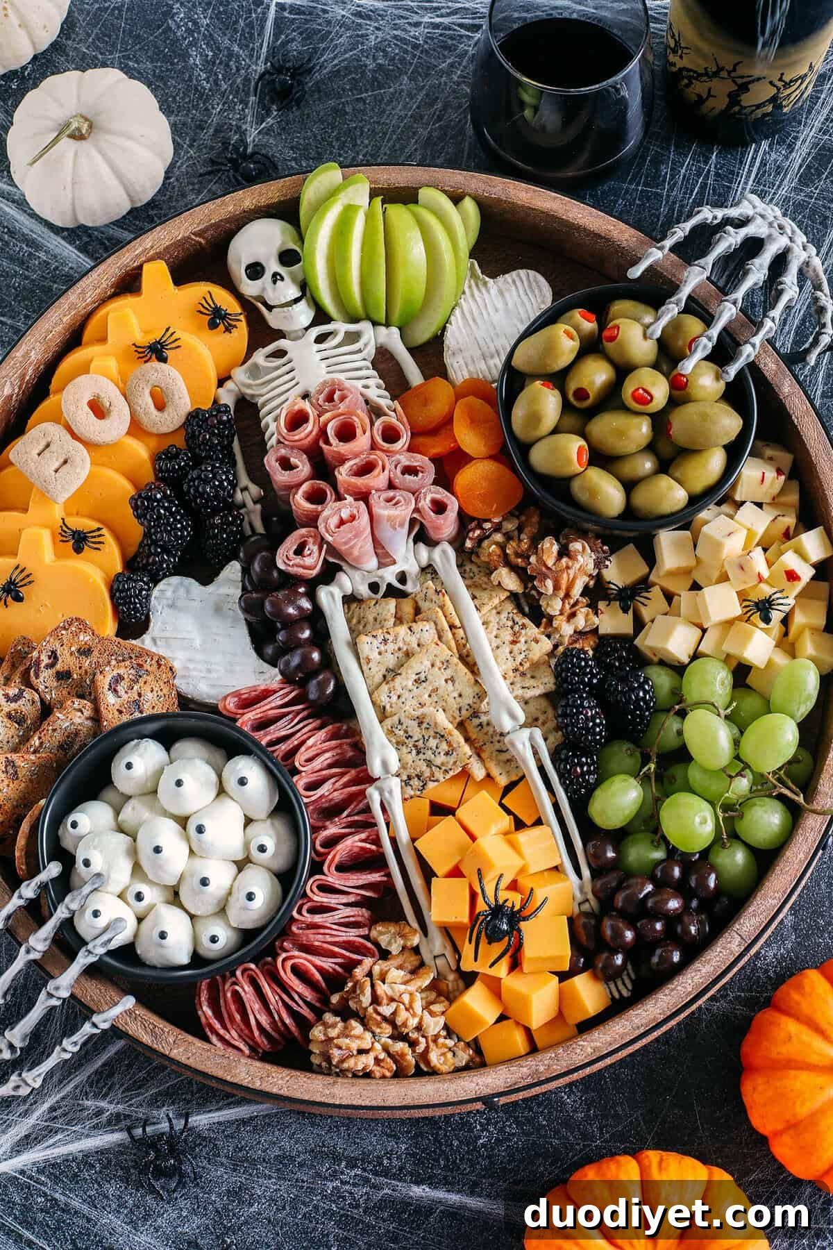 How to Make a Spooky Halloween Charcuterie Board 2 Build the spookiest Halloween Charcuterie Board perfect for your next party! Filled with an assortment of your favorite cheeses, meats, crackers, fresh fruits, nuts and other fun ghoulish treats!