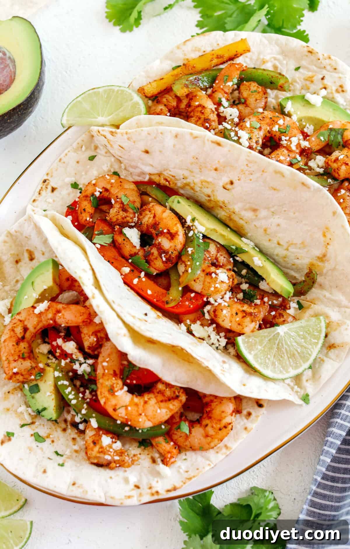 Sheet Pan Shrimp Fajitas Recipe with Peppers and Onions 5 EASY Sheet Pan Shrimp Fajitas with all your favorite Mexican flavors that makes the perfect healthy weeknight dinner easily made all on one pan in under 20 minutes! Perfect recipe for your Sunday meal prep too!