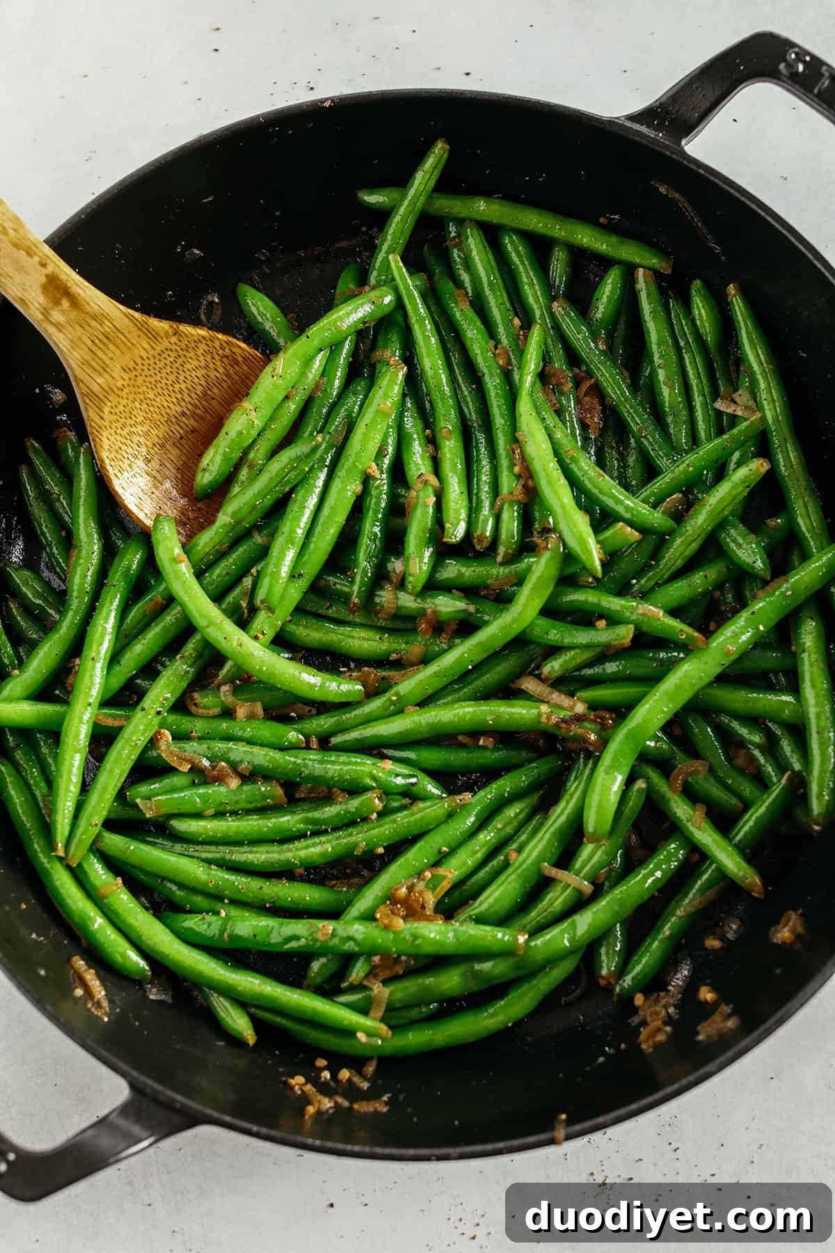 Garlicky Green Beans with Caramelized Shallots