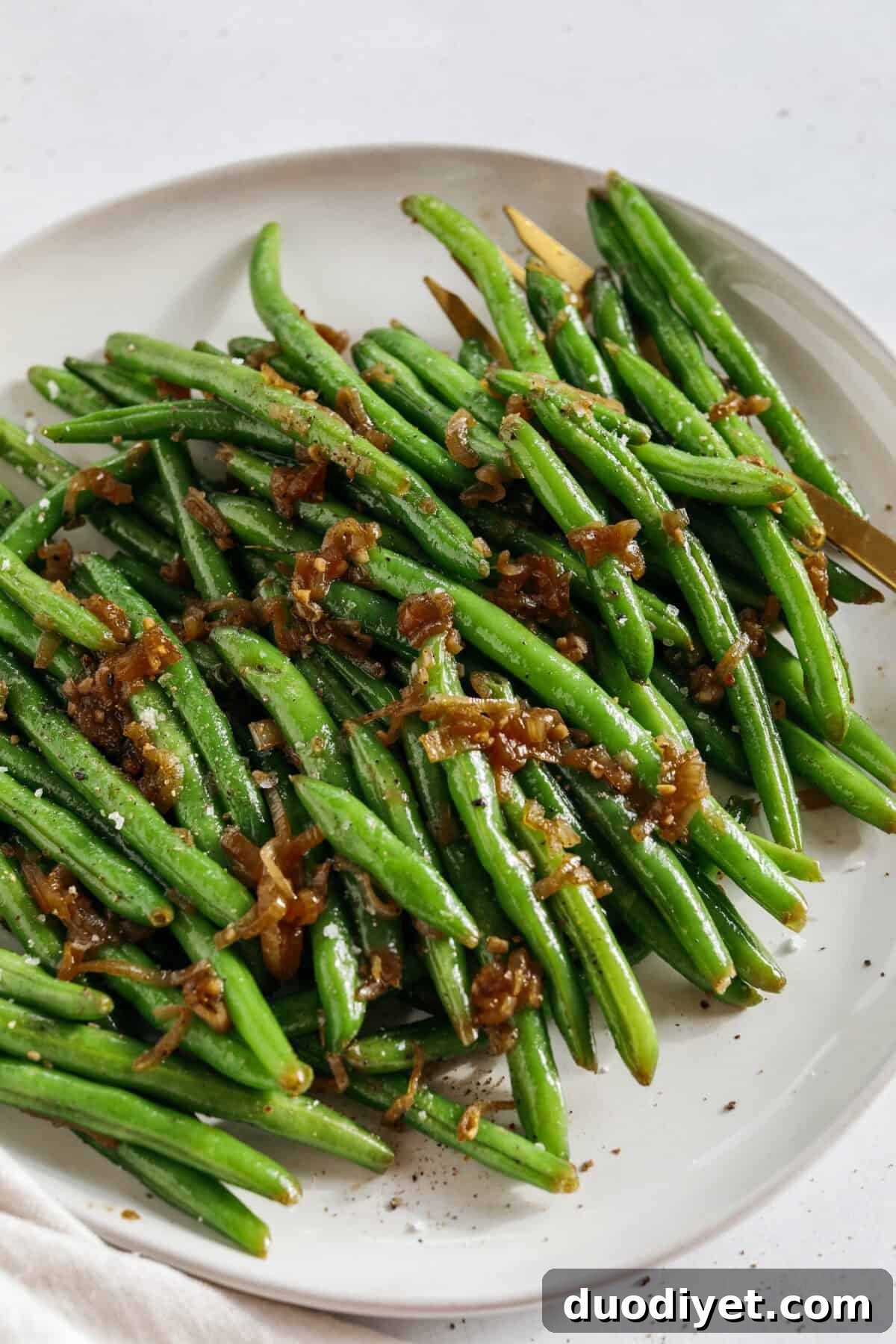 Garlicky Green Beans with Caramelized Shallots