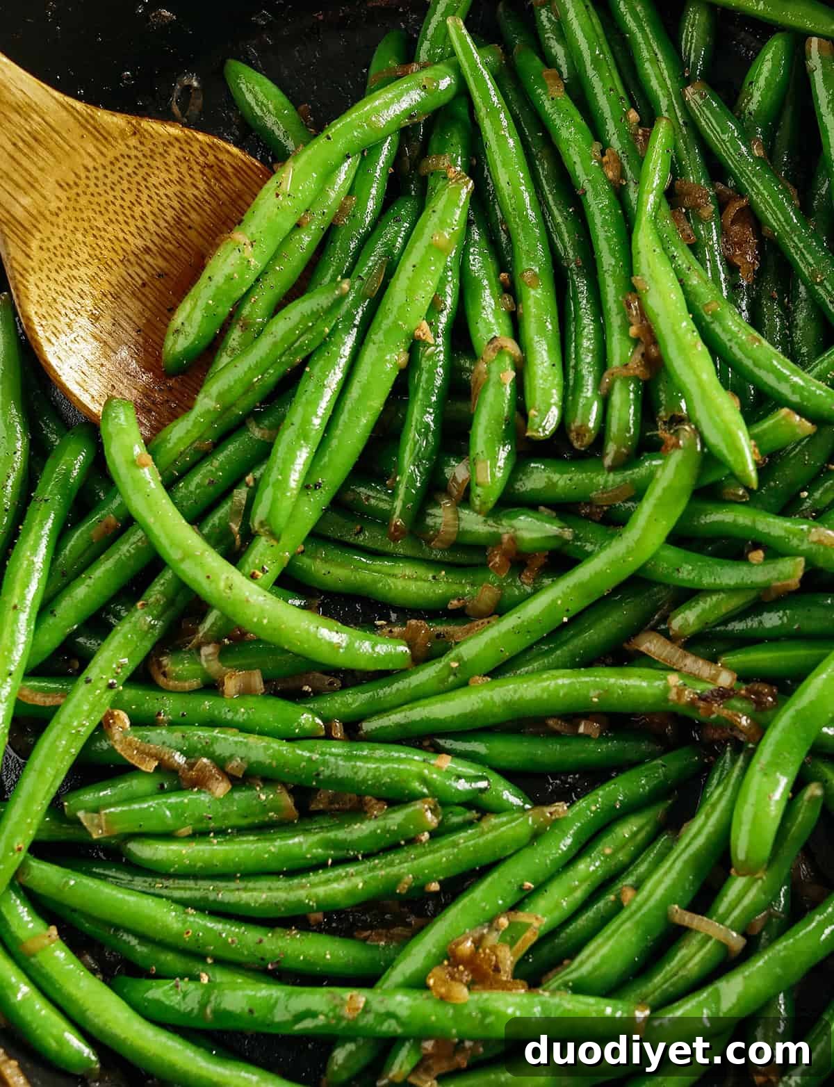 Garlicky Green Beans with Caramelized Shallots