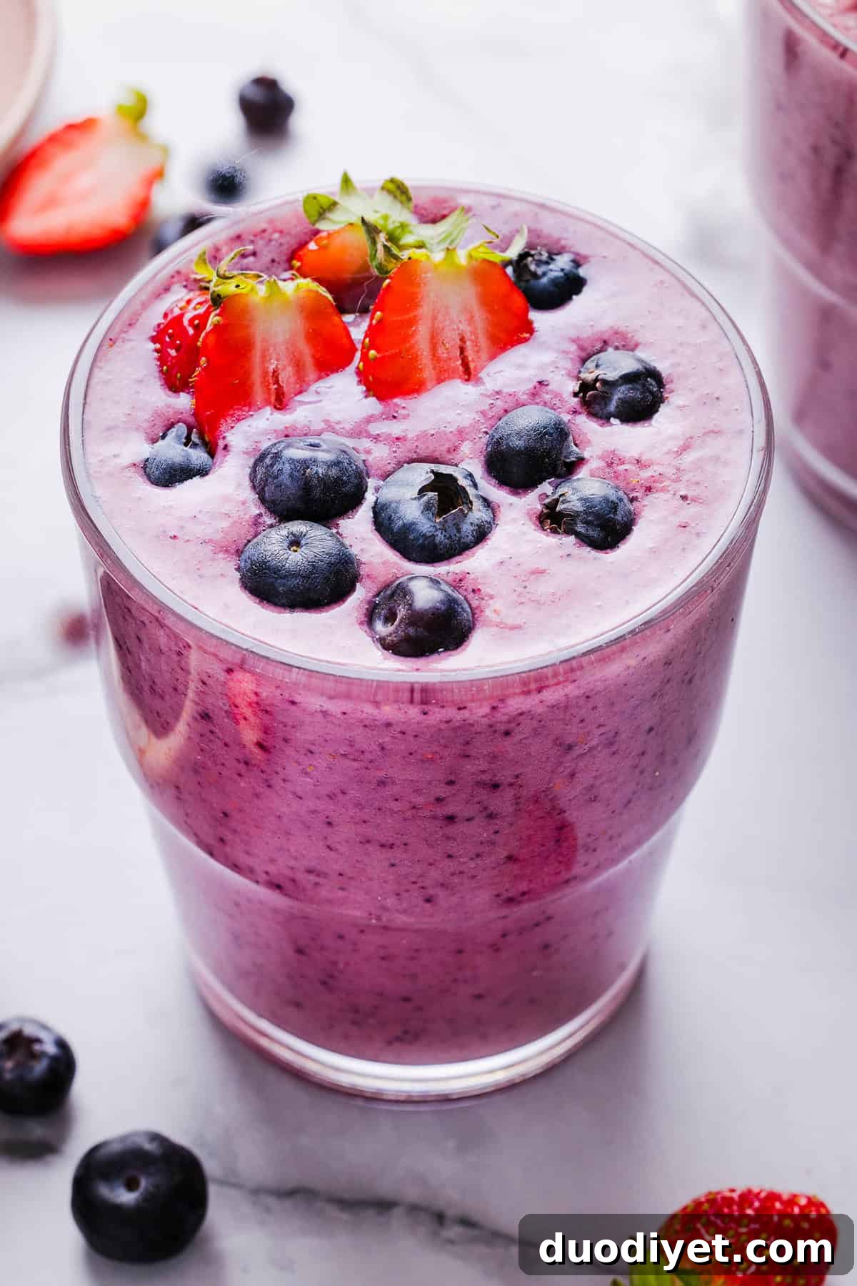Creamy Mixed Berry Smoothie Recipe 2 Start your morning with this perfect Mixed Berry Smoothie that is not only refreshing, but packed with antioxidants, fiber and vitamins! So colorful and nutritious!