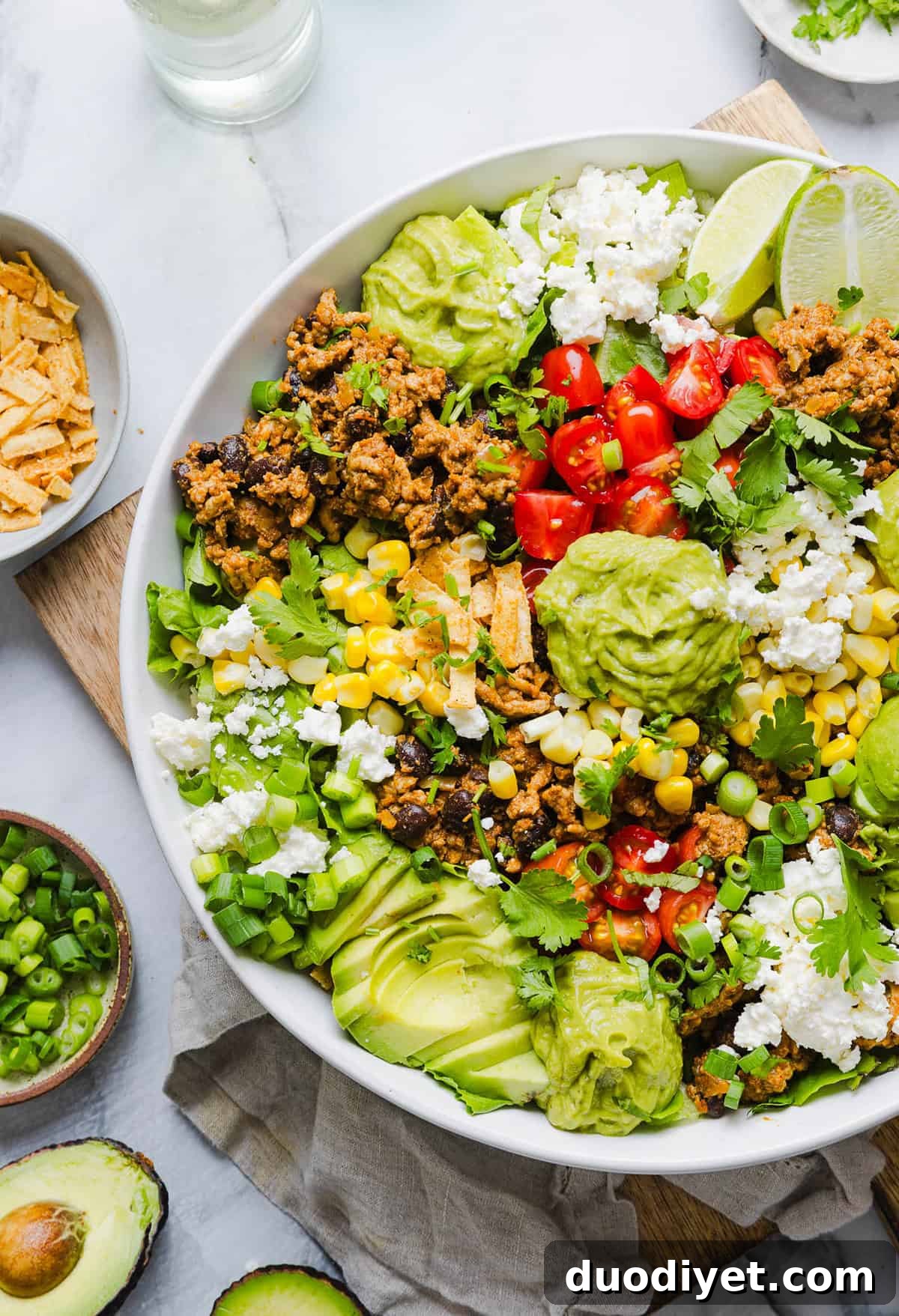 Zesty Avocado Taco Salad with Black Beans & Corn 5 This quick and easy Healthy Taco Salad is packed with seasoned ground turkey, fresh veggies and all your favorite toppings to pack in the flavor! Perfect for busy weeknights, meal prep or even serving a crowd!