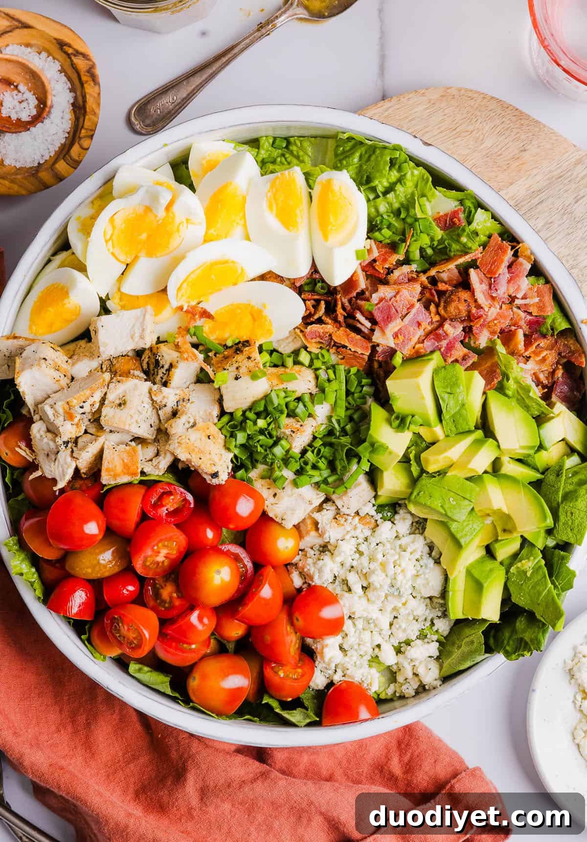 Protein-packed Chicken Cobb Salad loaded with tender chicken, crispy bacon, creamy avocado and tangy blue cheese all tossed in a delicious red wine vinaigrette! A fresh, hearty and satisfying salad that is perfect for lunch or a light dinner.