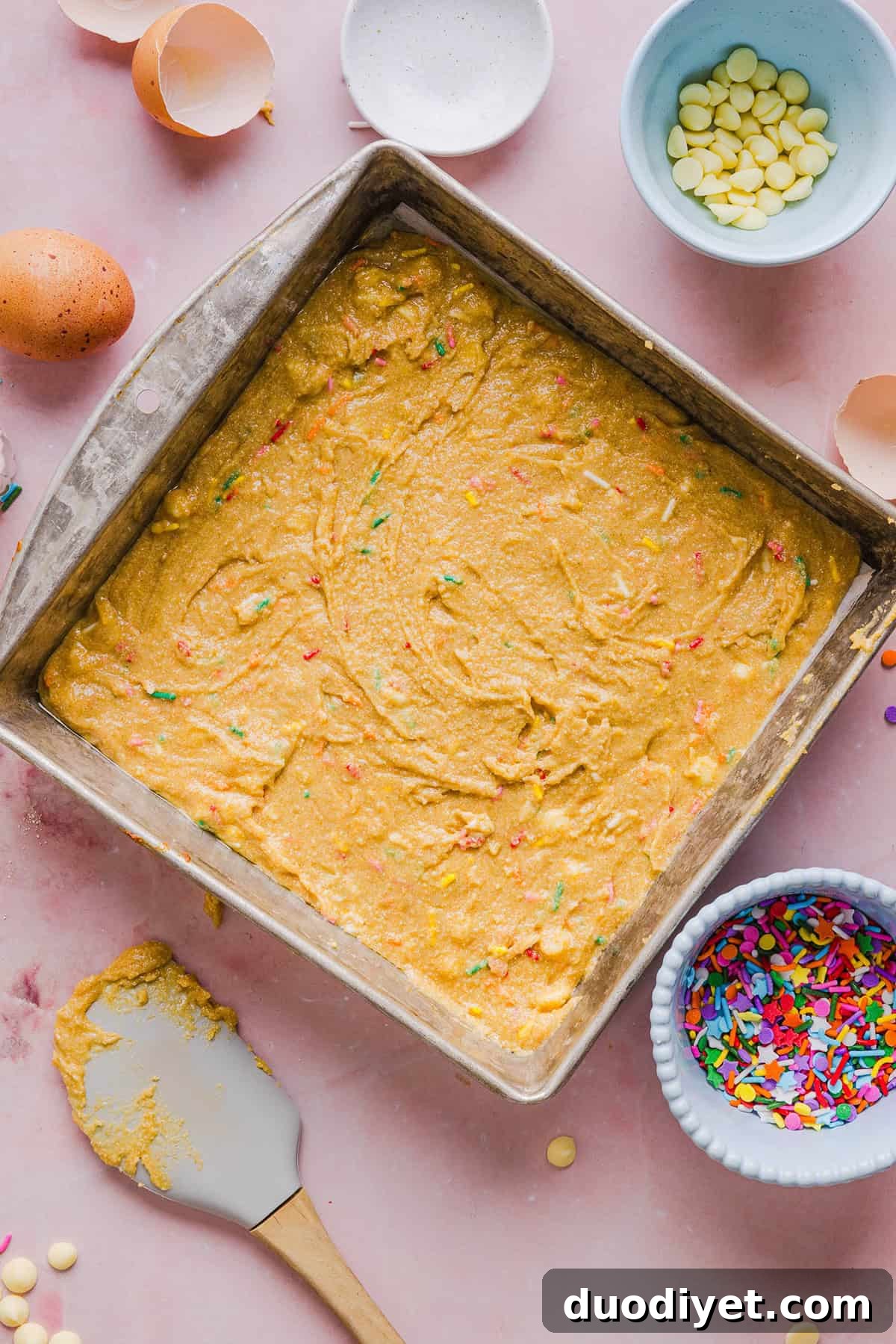Soft and chewy Healthy Funfetti Cookie Bars that taste like birthday cake batter! Made healthier with whole wheat flour, less butter and zero refined sugar for the perfect lightened-up party dessert!