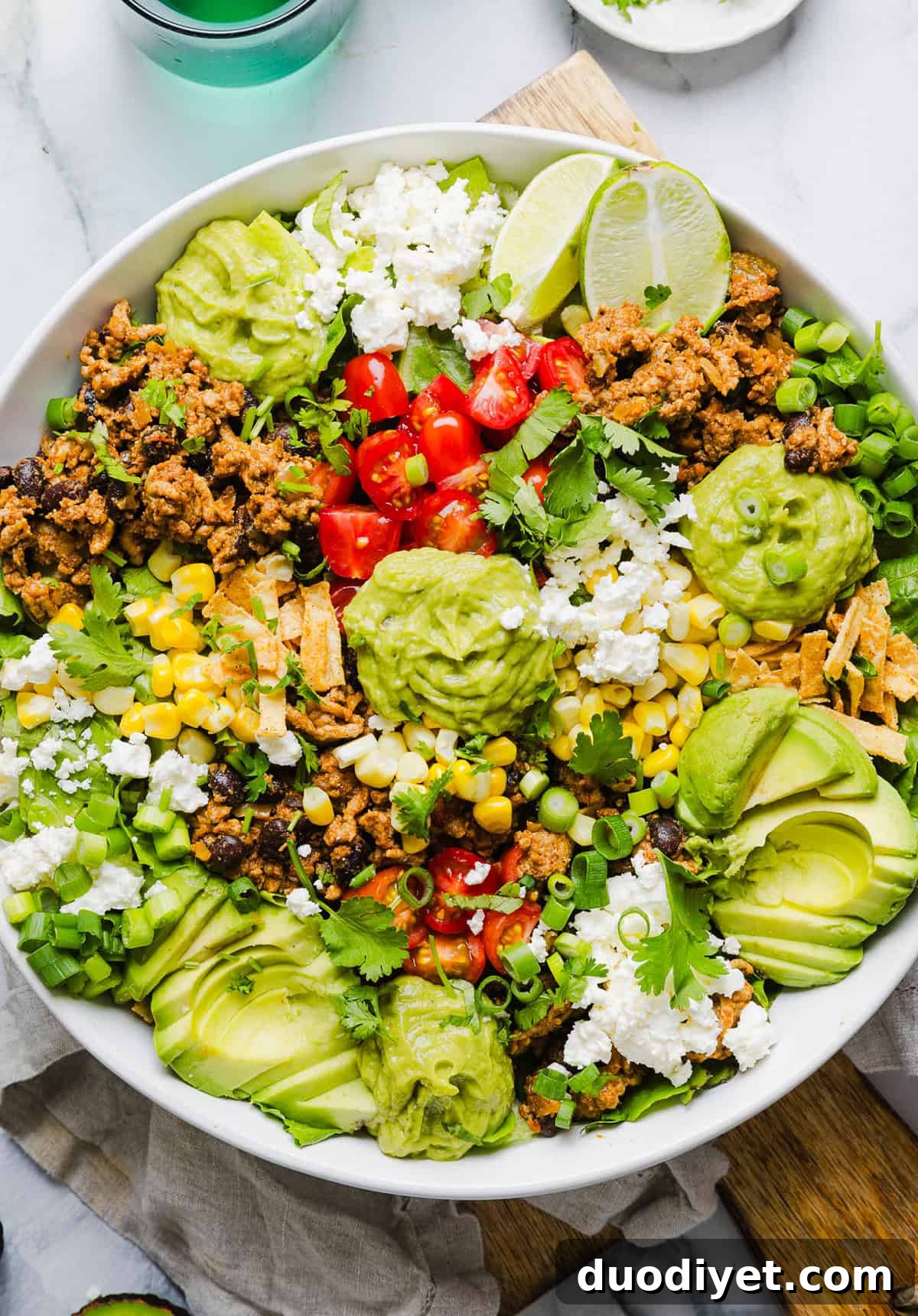 30 Refreshing Summer Salad Recipes 26 This quick and easy Healthy Taco Salad is made with seasoned ground turkey, fresh veggies and all your favorite toppings to pack in the flavor! Perfect for busy weeknights, meal prep or even serving a crowd!