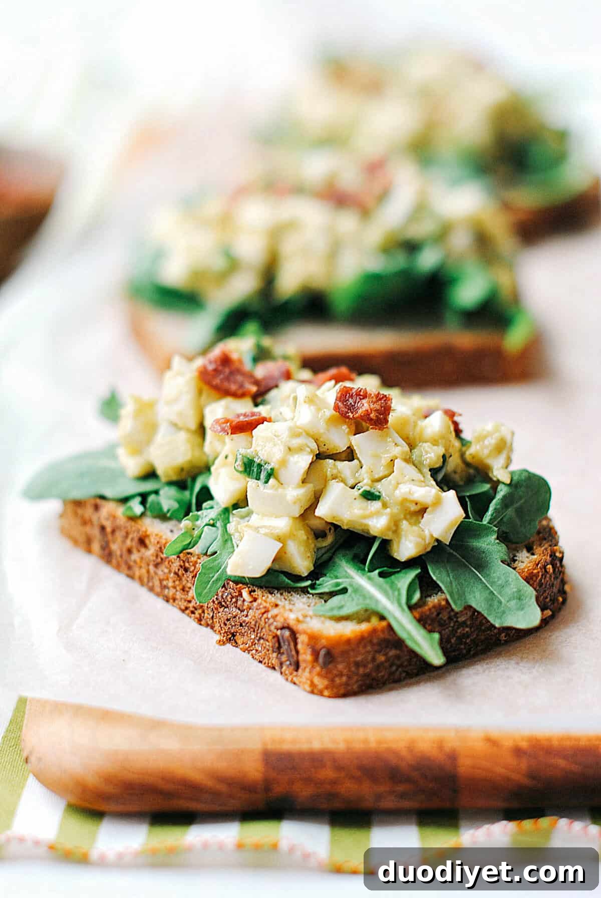 This Egg White and Avocado Salad is one of my favorite go-to's for easy lunches because it's healthy, full of flavor and has ZERO mayo added!