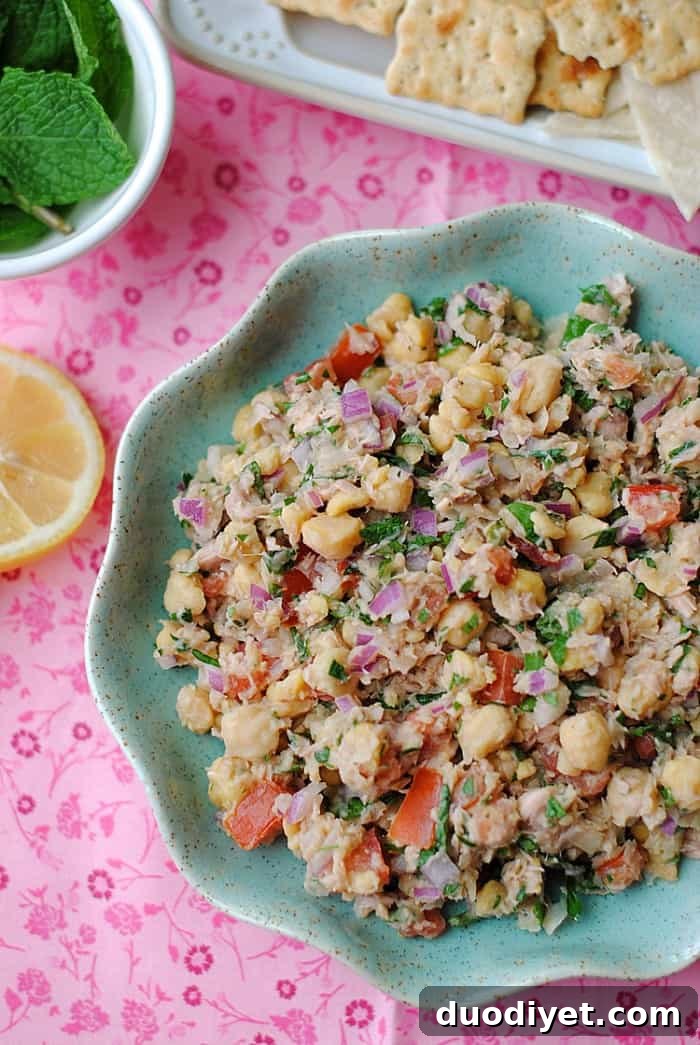 Lemony chickpea and tuna salad