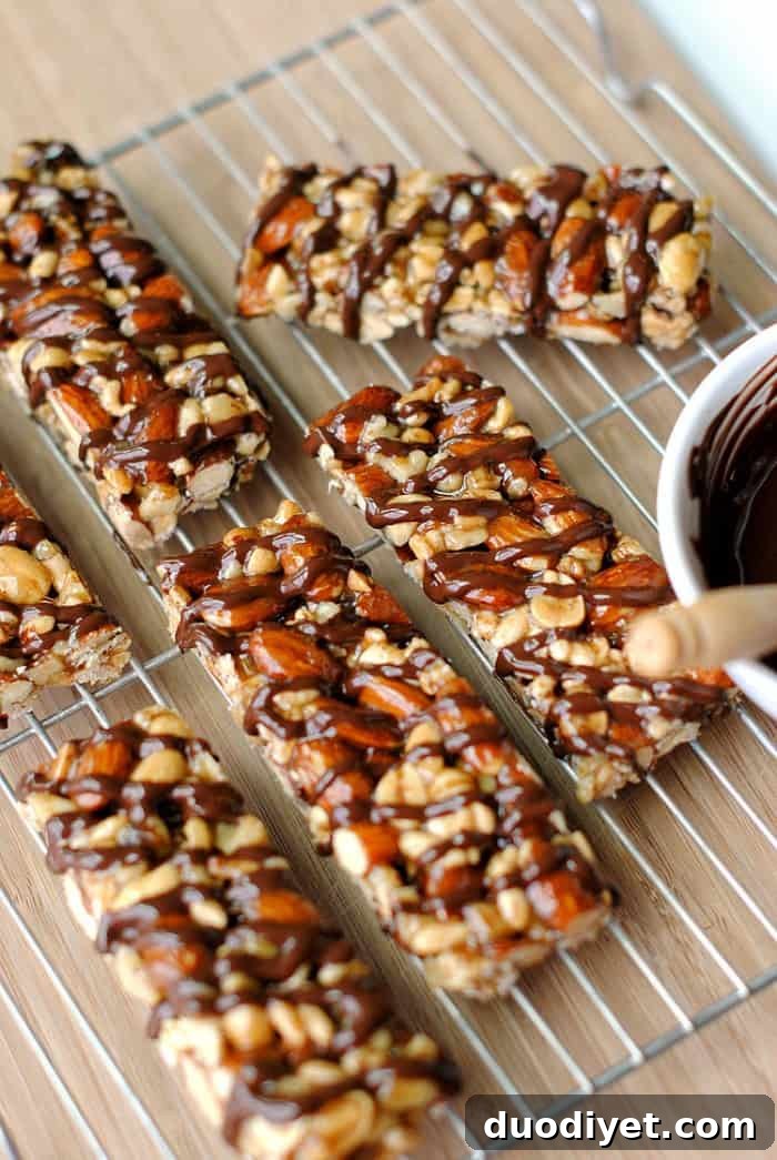 Copycat Kind Bars Recipe: Homemade Nut and Date Snack Bars 2 Now you can make your OWN delicious Dark Chocolate and Sea Salt KIND Bars at home that are healthier and much tastier with zero baking required!