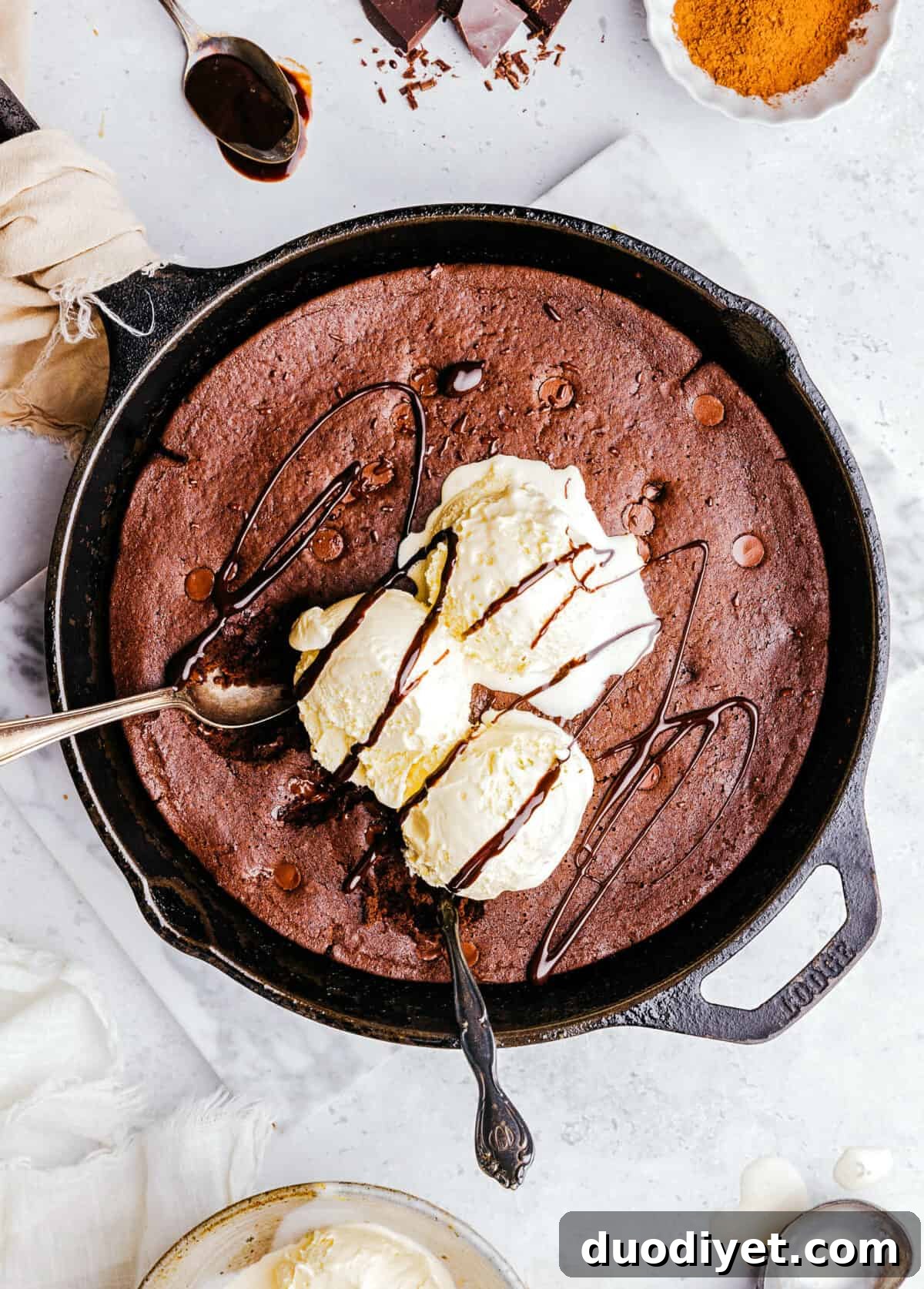 The absolute BEST Flourless Chocolate Chip Brownies that are fudgy, moist and delicious! Made healthier with zero refined sugar, protein-packed black beans, and Greek yogurt!
