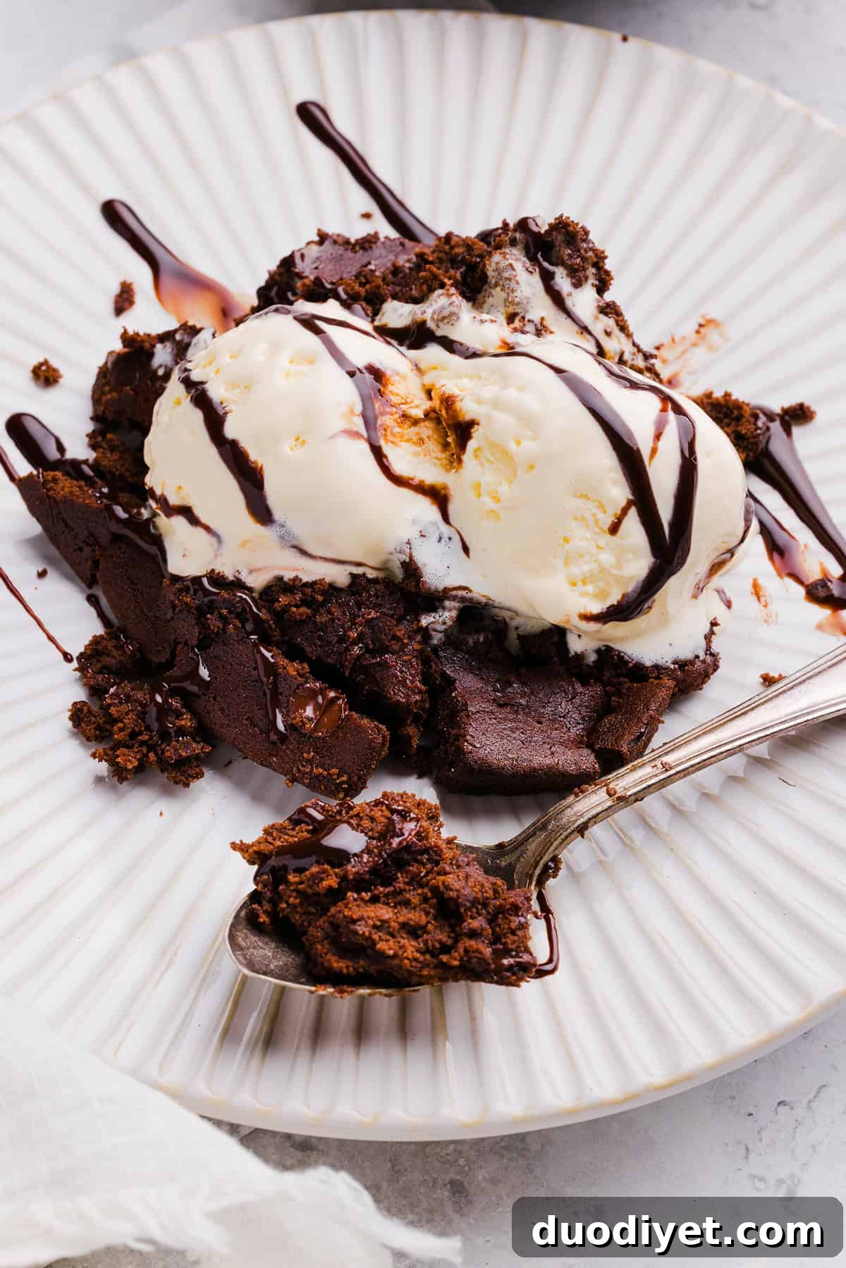 The absolute BEST Flourless Chocolate Chip Brownies that are fudgy, moist and delicious!
